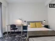 ¡Oferta! Amplia habitación en piso de 8 habitaciones en...