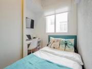 Encantador Habitación en Calle de la Aviación Española,... Encantador Habitación en Calle de la Aviación Española,...