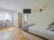 Único Habitación en Calle de Sinesio Delgado, La Paz