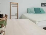 ¡Recién llegado! Habitación en piso compartido en...