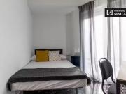 ¡En alquiler! Habitación en piso de 8 habitaciones en...
