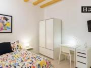 ¡Oferta! Se alquila habitación en el apartamento de 4...