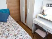 Único Se alquila habitación en piso de 5 habitaciones en...