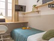 Acogedor Se alquila habitación en piso de 5 habitaciones...