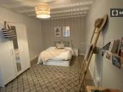 Único Se alquila habitación en piso de 5 habitaciones en...