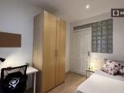 Acogedor Se alquila habitación en piso de 7 habitaciones...