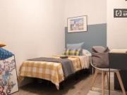 Barato Se alquila habitación en piso de 9 habitaciones...