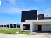 RECIOSA CASA AMPLIA EN ZONA DORADA DE VERACRUZ, UBICADA...