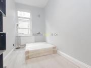 Rectory Road, London N16, 2 bed flat to rent, £1,976 pcm...