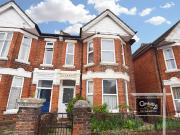 |Ref. R152606|, Cedar Road, Southampton, SO14 6TH...