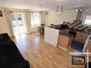 |ref: R|, East Street, 2 Bedroom Flat