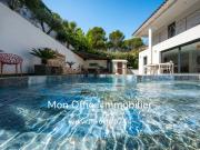 Référence: 5744 MAC. Villa moderne avec 5 suites,...