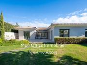 Référence: 6042 DVI. Villa contemporaine de plain pied à...