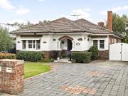 Refined art deco elegance with exceptional versatility