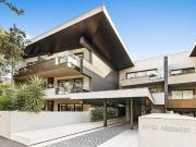 Refined Bayside Luxury By The Park