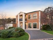 Refined Family Entertaining Embraced by Panoramic Views Refined Family Entertaining Embraced by Panoramic Views