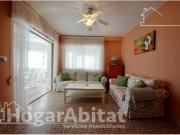 REFORMADO CON PISCINA, GARAJE Y TERRAZA CERCA DE LA PLAYA