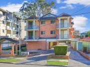 Refreshed Apartment In Prime Walk To Station Location