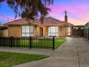 REFRESHED FAMILY GEM IN SOUGHT AFTER SUNSHINE NORTH