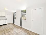 Refreshed Semi House With Low Maintenance Courtyard