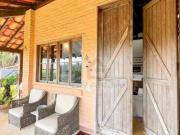 Refúgio Rústico com Estilo e Elegância – Paisagem...