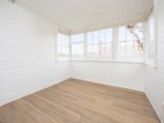 Refurbished 2 Bed Apartment Close To Bayside Amenities