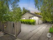 Refurbished Coastal Living on 556sqm Just Minutes from...