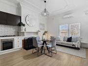 Refurbished deco brilliance steps to the botanical gardens!