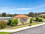 REFURBISHED HOME IN CENTRAL VICTOR HARBOR