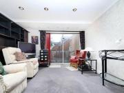 Regency Crescent, London, 2 Bedroom Apartment