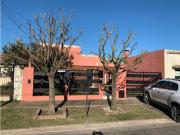 Regia casa con amplio parque.