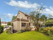 Reiheneckhaus mit 5 Zimmern, Solarthermie und Garage