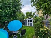 Reiheneckhaus mit Gartenidylle, Pool und moderner...