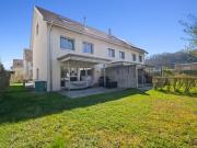 REIHENECKHAUS MIT WUNDERSCHÖNEM GARTEN