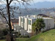 Reihenhaus, umgeben von Grün mit Garten