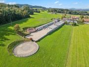 REITSPORTZENTRUM MIT VIELFÄLTIGER INFRASTRUKTUR UND...