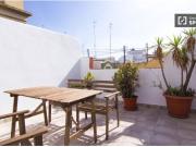 Relajante habitación con armario independiente en un...