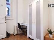 Relajante habitación con calefacción en piso compartido,...