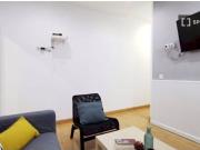 Relajante habitación con calefacción en un apartamento...
