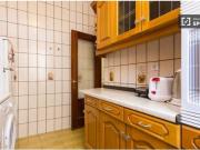 Relajante habitación con televisión en piso compartido,...