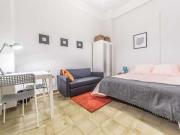 Relajante habitación en piso compartido en Eixample,...