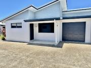 Relaxed Coastal Living in Boutique Catalina on St Kilda