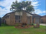 Relaxed Family Living In The Heart of Varsity Lakes