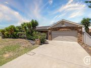 Relaxed Living with Poolside Entertaining