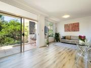 Relaxed Split Level Apartment in a Premium Waterside...