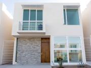 Remate Bancario: Casa en Condominio Hemisferia, Colonia...