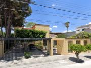 Remate de casa con espacios abiertos y gran jardín....