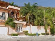 ¡Remate en Cumbres 20. Sector ! Casa a Mitad de Precio...