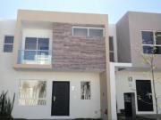 REMATO AMPLIA CASA EN FRACC EL MANANTIAL CORREGIDORA,...