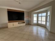 RE/MAX aluga casa em condomínio, com 250,98 m² de...